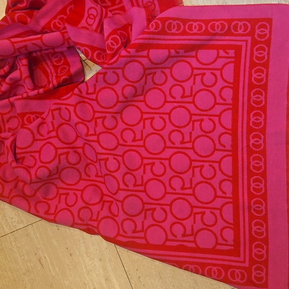 New Bloomingdale's Limited Edition Red/Pink 150'th Anniversary Patterned Scarf - Picture 6 of 9